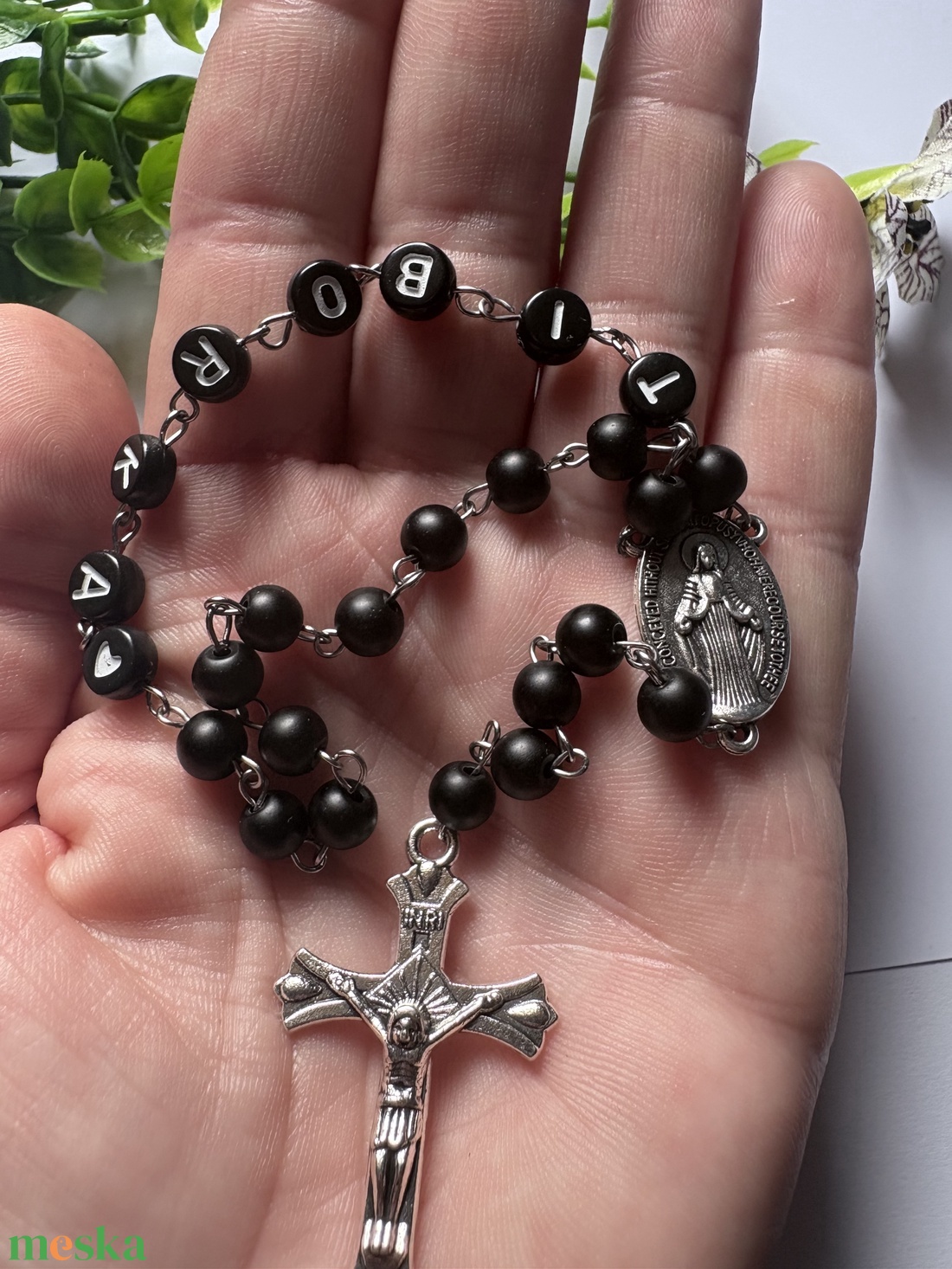  Egyedi gyöngyös rózsafüzér � személyre szabható névvel ???? - ékszer - nyaklánc - monogram & névnyaklánc - Meska.hu