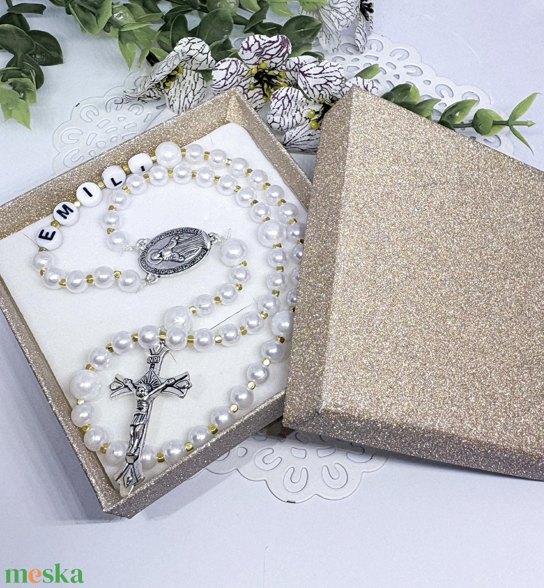    Fehér rózsafüzér díszdobozban keresztelő ajándék - otthon & életmód - vallás - lánc & füzér - Meska.hu