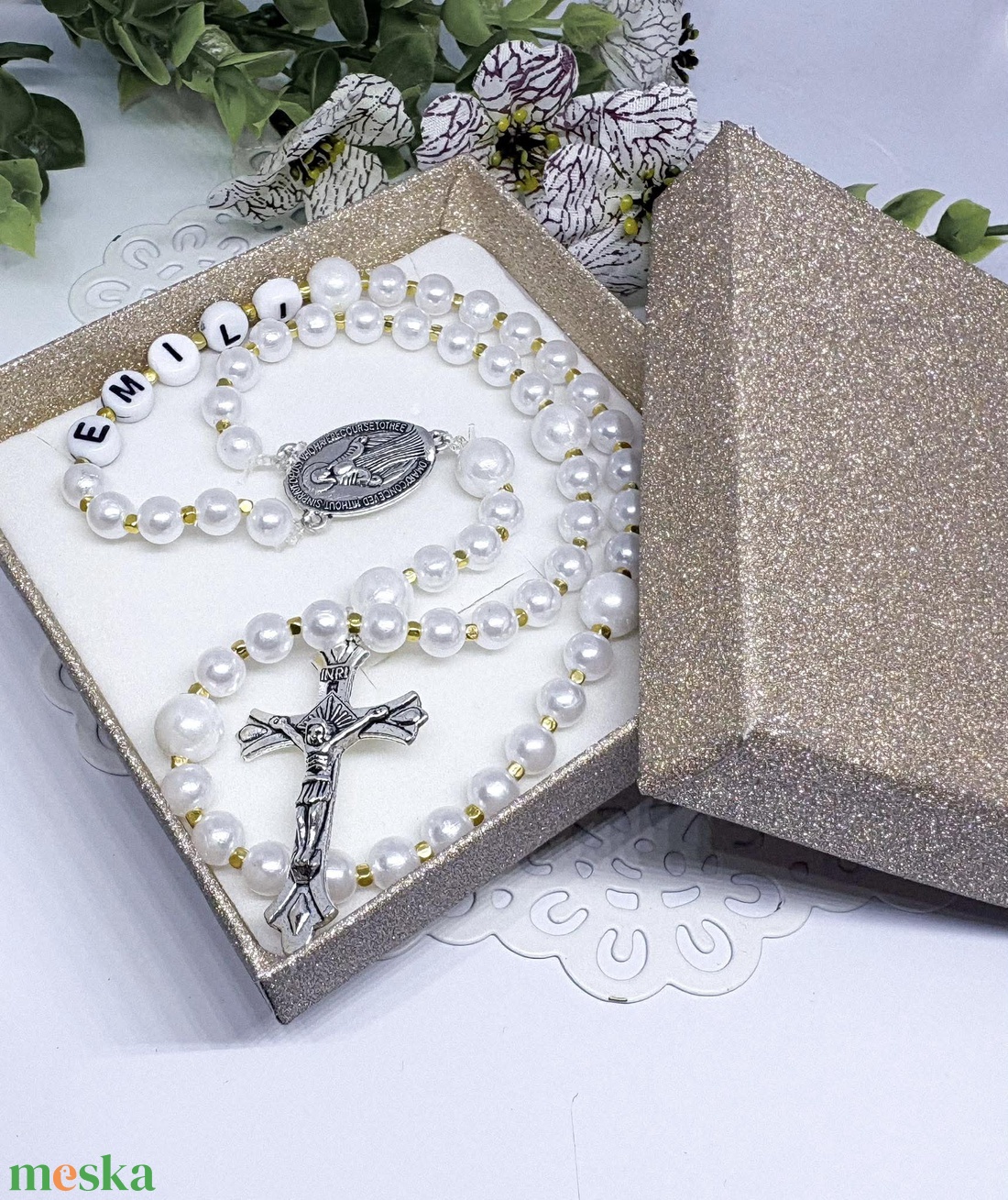    Fehér rózsafüzér díszdobozban keresztelő ajándék - otthon & életmód - vallás - lánc & füzér - Meska.hu