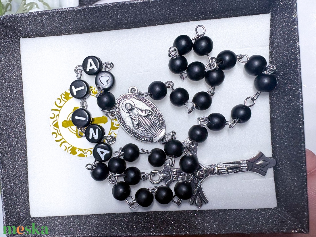  Egyedi gyöngyös rózsafüzér � személyre szabható névvel ???? - ékszer - nyaklánc - monogram & névnyaklánc - Meska.hu