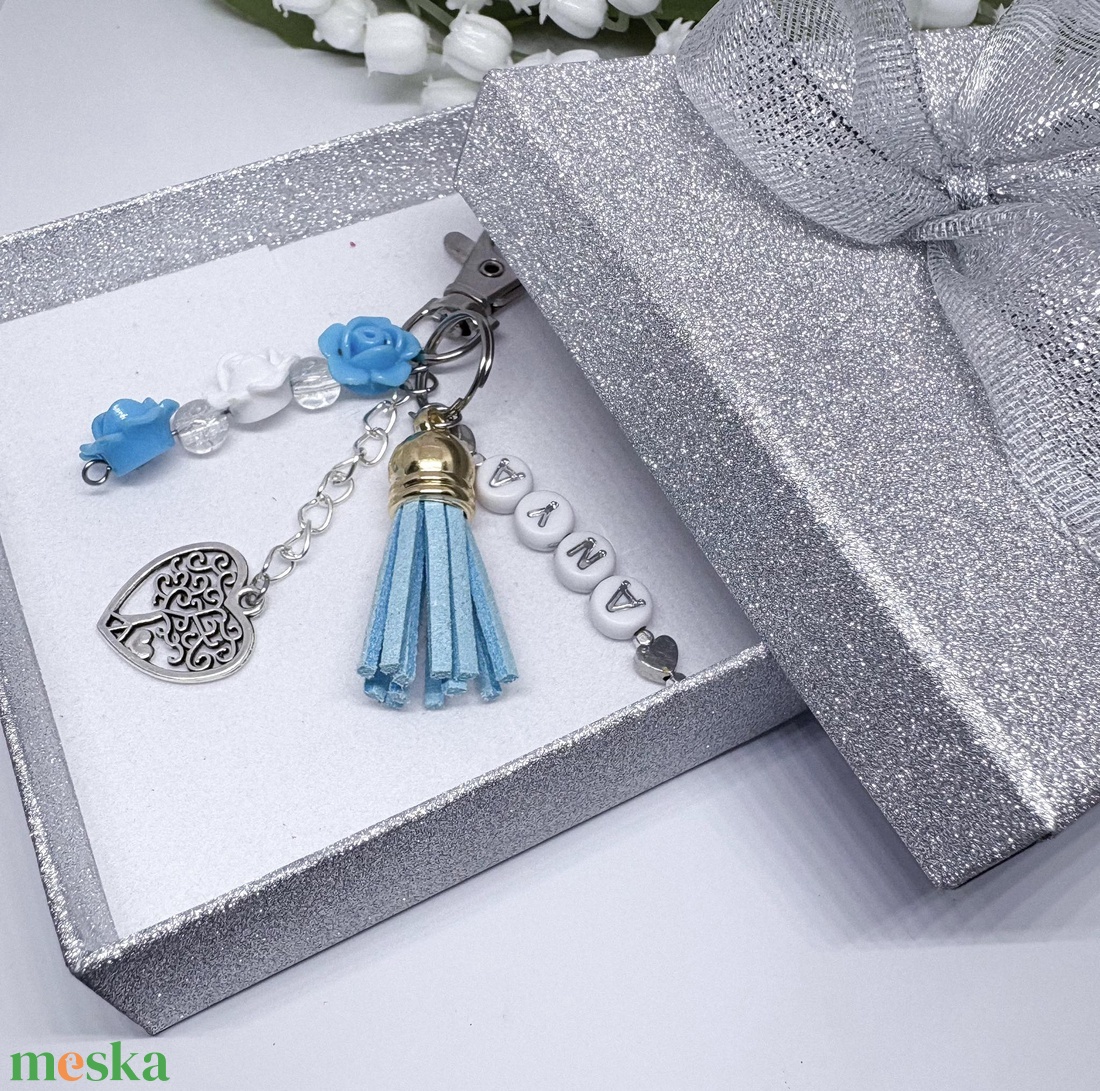 Személyre Szabott ANYA Kulcstartó � Életfa Medállal és Világoskék  - táska & tok - kulcstartó & táskadísz - kulcstartó - Meska.hu