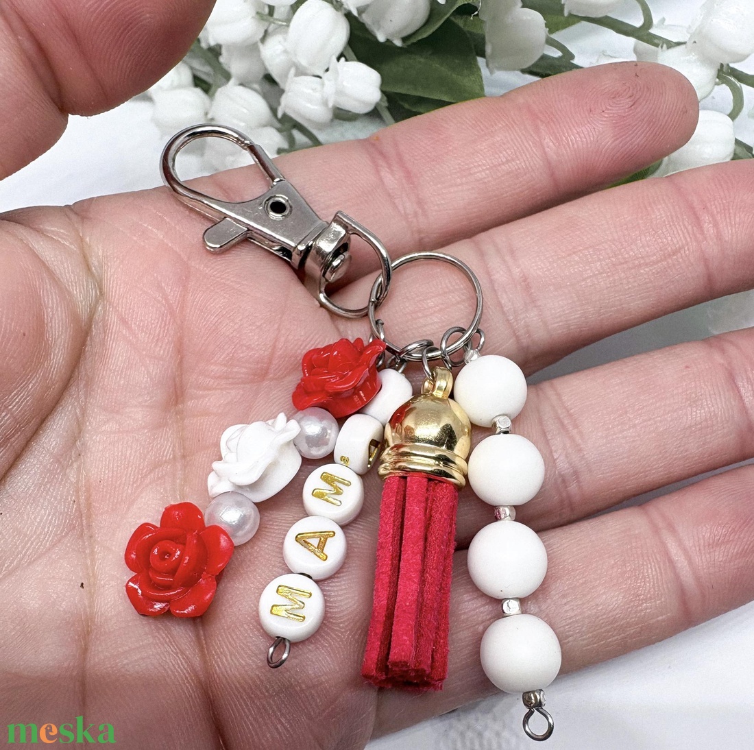 Egyedi MAMA feliratos kulcstartó bordó bojtos díszítéssel piros - táska & tok - kulcstartó & táskadísz - kulcstartó - Meska.hu