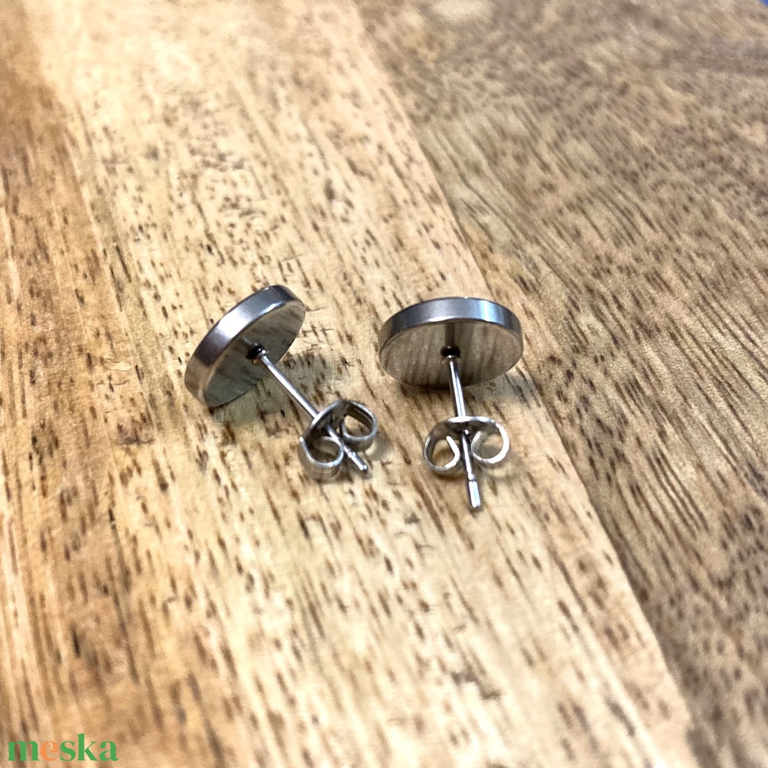 Nemesacél fülbevaló alap szett - 8 mm - kellékek & szerszámok - gyöngyfűzés kellékek - egyéb alkatrész - Meska.hu Nemesacél fülbevaló alap szett - 8 mm - kellékek & szerszámok - gyöngyfűzés kellékek - egyéb alkatrész - Meska.hu