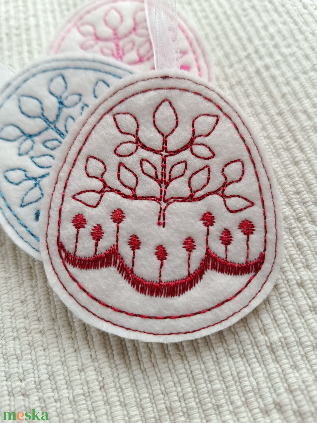 Hímzett húsvéti tojások - otthon & életmód - dekoráció - fali és függő dekoráció - függődísz - Meska.hu