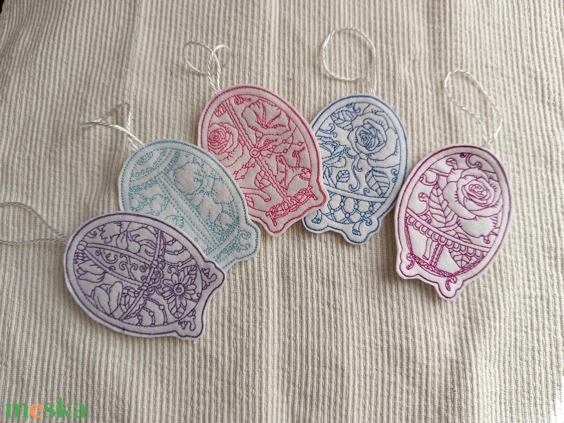 Hímzett húsvéti tojások 3db - otthon & életmód - dekoráció - fali és függő dekoráció - függődísz - Meska.hu