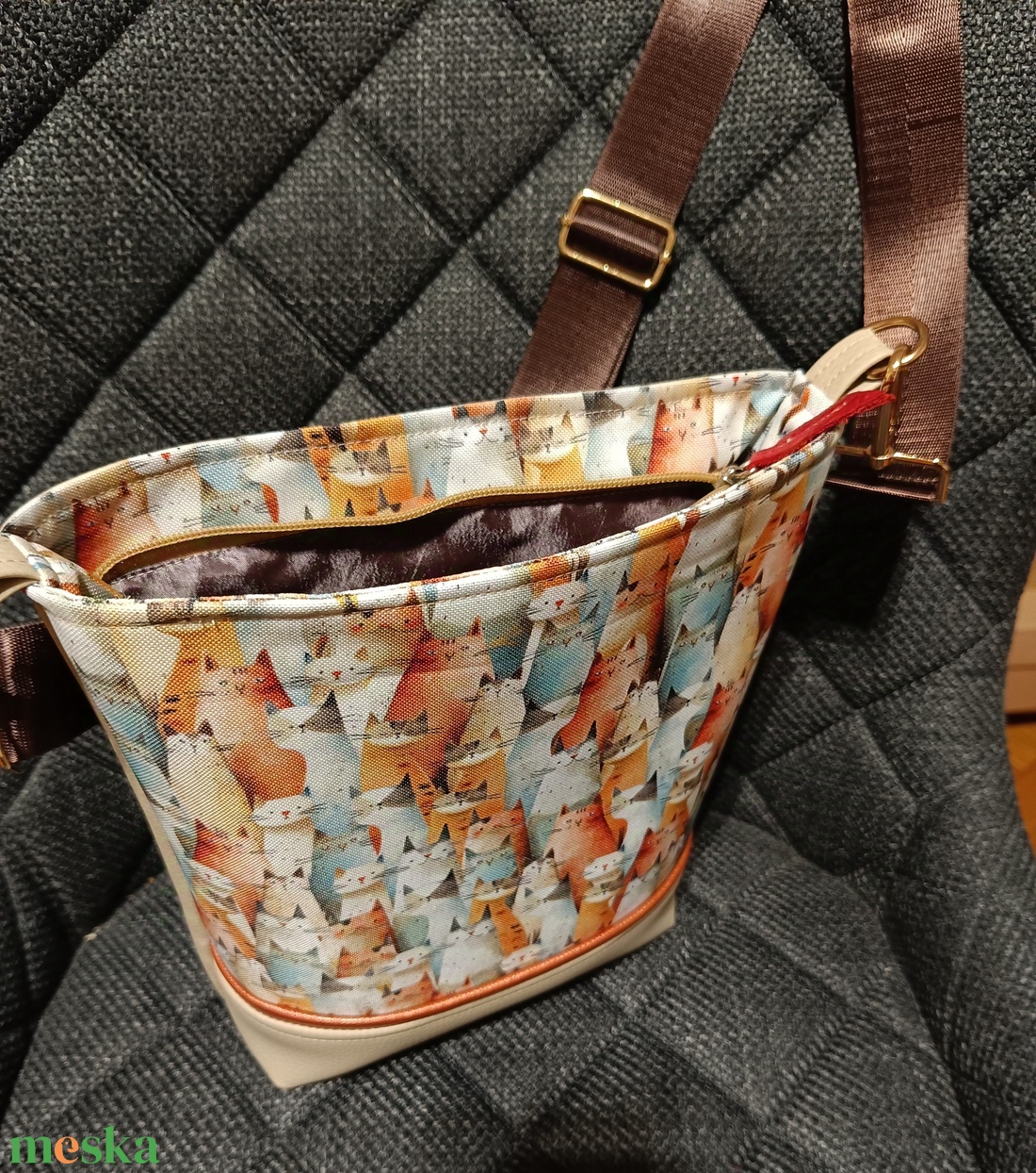 Bézs cicás női válltáska, crossbody, kistáska válltáska - táska & tok - kézitáska & válltáska - vállon átvethető táska - Meska.hu Bézs cicás női válltáska, crossbody, kistáska válltáska - táska & tok - kézitáska & válltáska - vállon átvethető táska - Meska.hu
