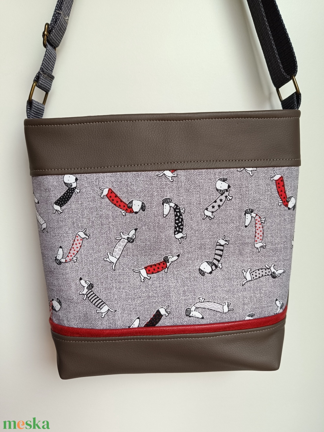 Tacskós női válltáska, crossbody/ kistáska - táska & tok - kézitáska & válltáska - vállon átvethető táska - Meska.hu Tacskós női válltáska, crossbody/ kistáska - táska & tok - kézitáska & válltáska - vállon átvethető táska - Meska.hu