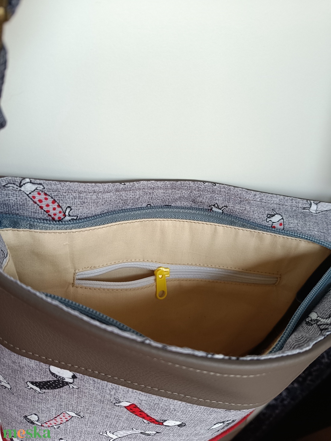 Tacskós női válltáska, crossbody/ kistáska - táska & tok - kézitáska & válltáska - vállon átvethető táska - Meska.hu Tacskós női válltáska, crossbody/ kistáska - táska & tok - kézitáska & válltáska - vállon átvethető táska - Meska.hu