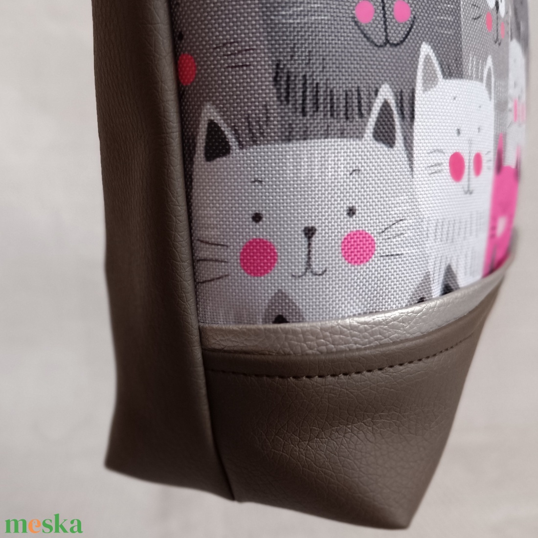 Szürke cicamintás női válltáska, crossbody, kistáska - táska & tok - kézitáska & válltáska - vállon átvethető táska - Meska.hu