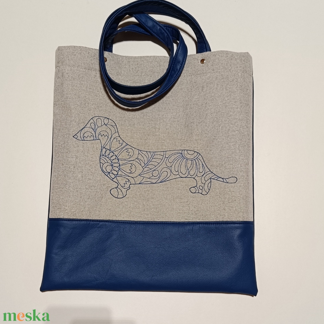 Mandalás-tacskós hímzett válltáska - táska & tok - bevásárlás & shopper táska - shopper, textiltáska, szatyor - Meska.hu Mandalás-tacskós hímzett válltáska - táska & tok - bevásárlás & shopper táska - shopper, textiltáska, szatyor - Meska.hu