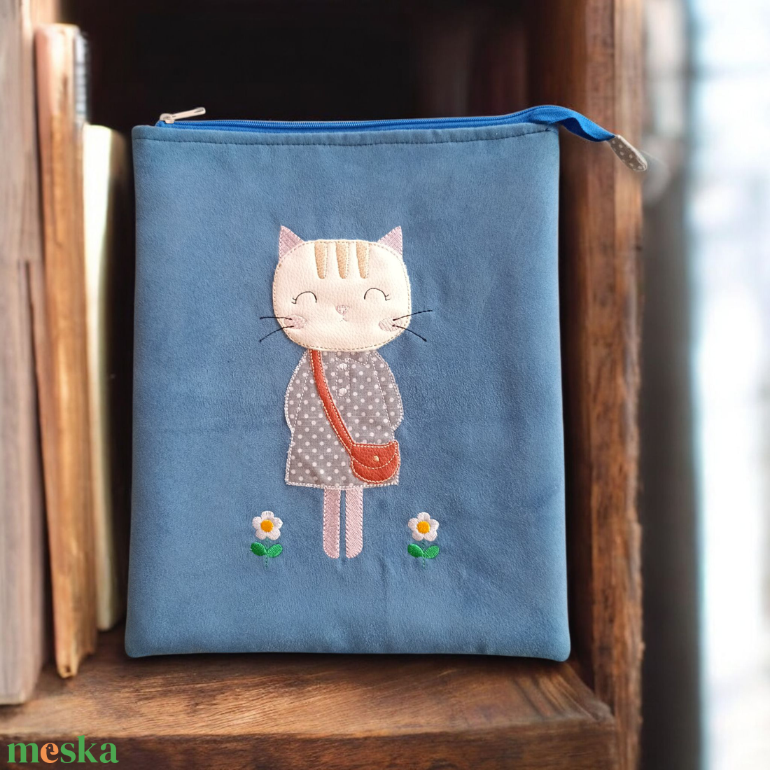 Hímzett cicalányos könyvtok/tablettok - táska & tok - ebook & tablet tok - Meska.hu