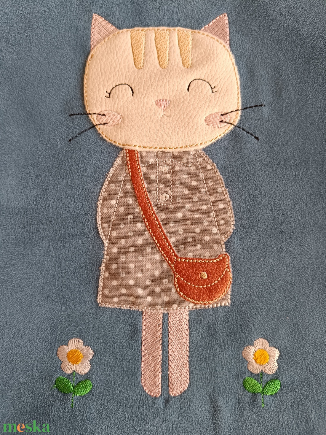 Hímzett cicalányos könyvtok/tablettok - táska & tok - ebook & tablet tok - Meska.hu