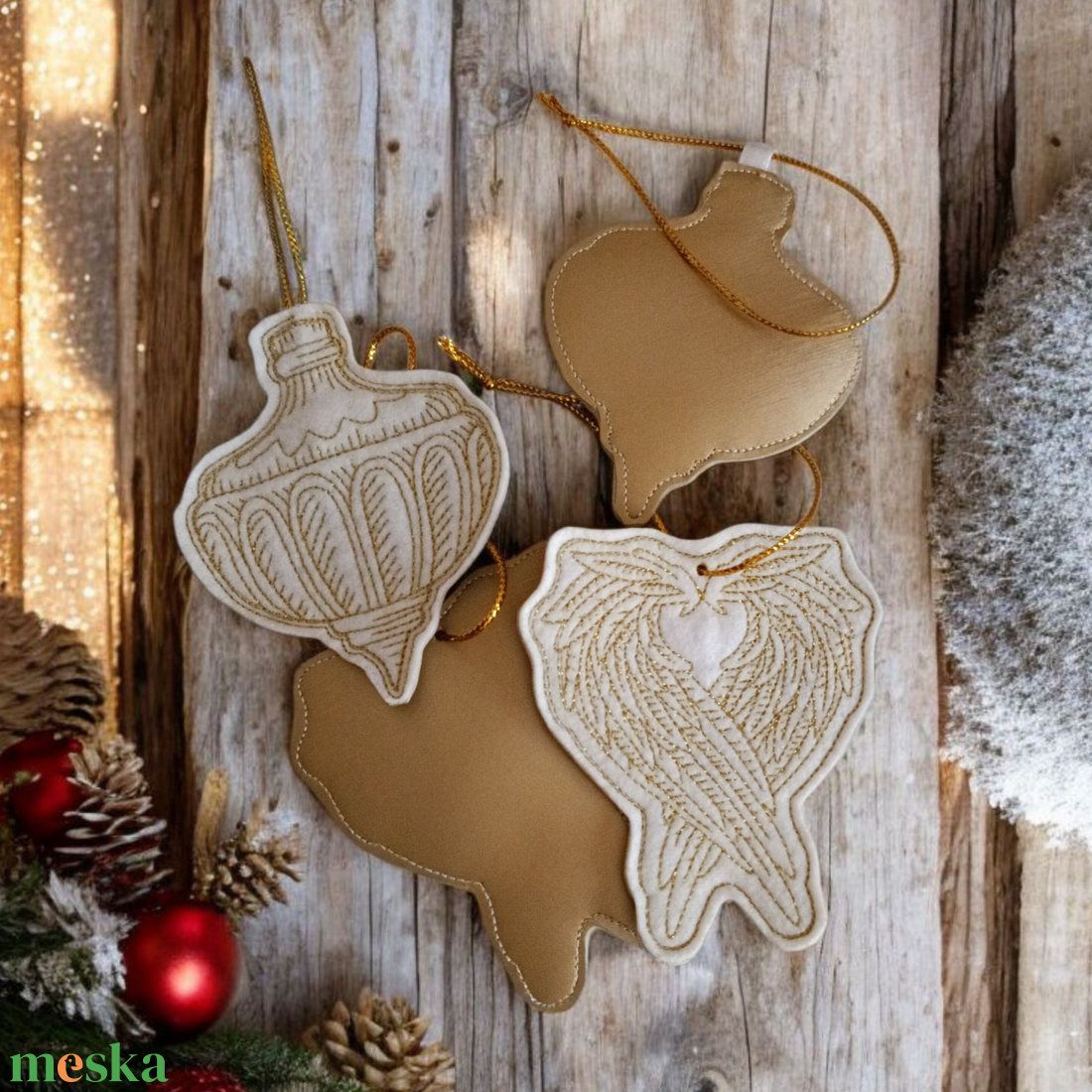 Fehér-arany vintage hímzett karácsonyi dísz 4 darabos csomag - karácsony - karácsonyi lakásdekoráció - karácsonyfadíszek - Meska.hu