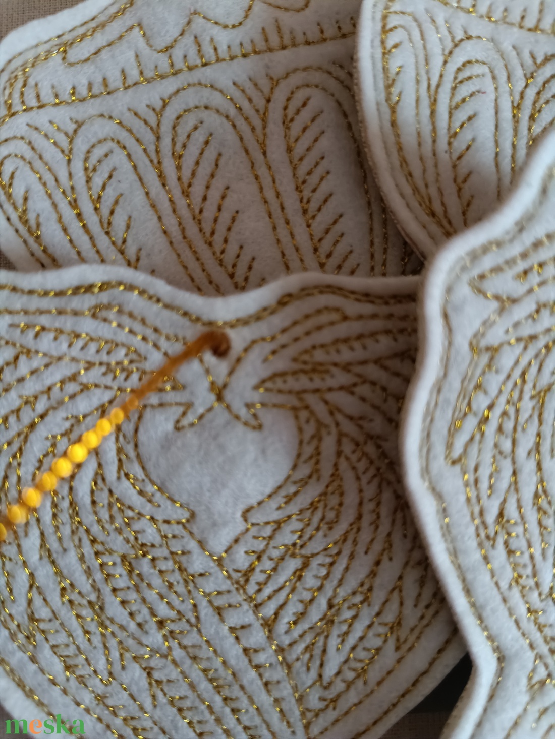 Fehér-arany vintage hímzett karácsonyi dísz 4 darabos csomag - karácsony - karácsonyi lakásdekoráció - karácsonyfadíszek - Meska.hu