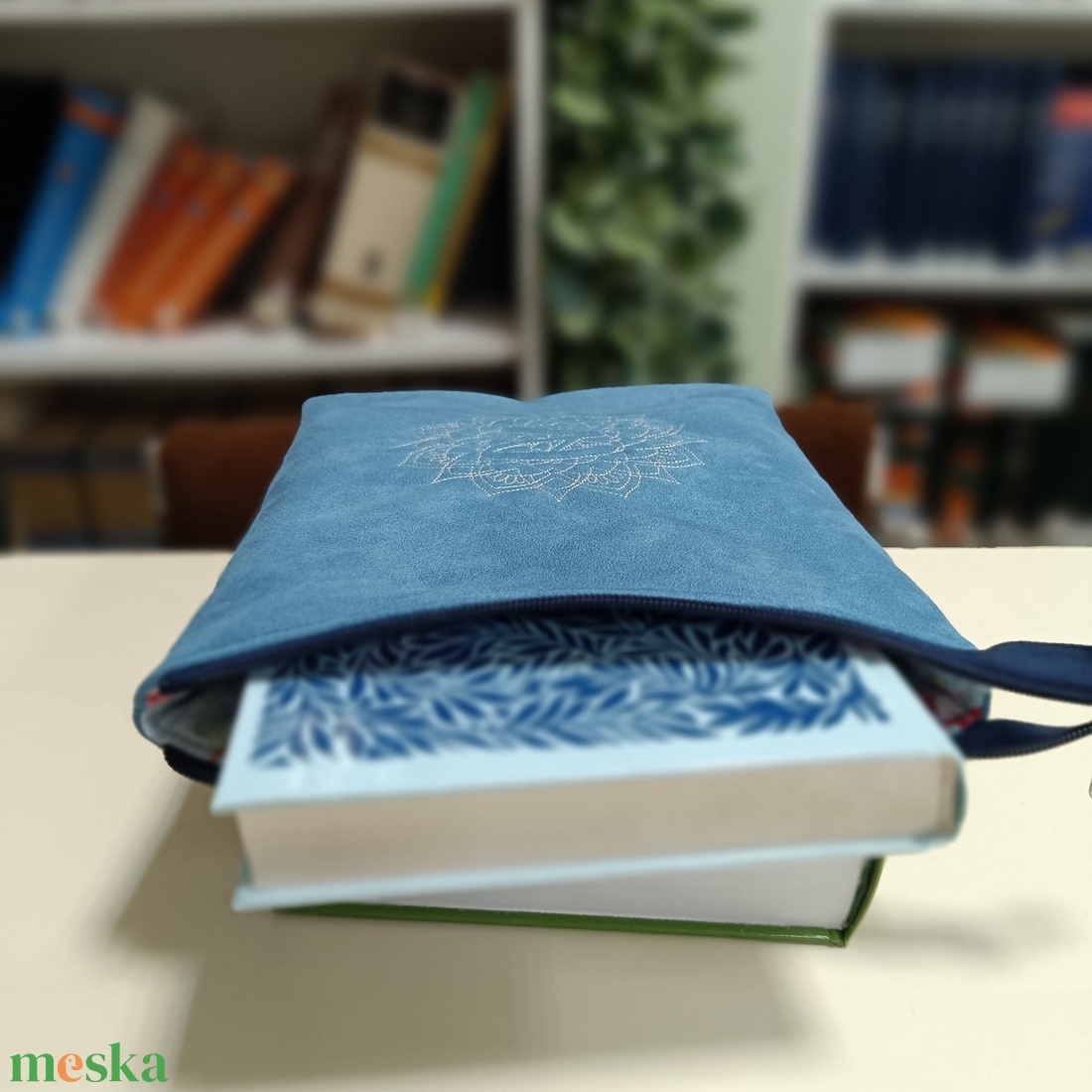Hímzett monogrammos könyvtok/tablettok - könyv & zene - könyvtok - Meska.hu