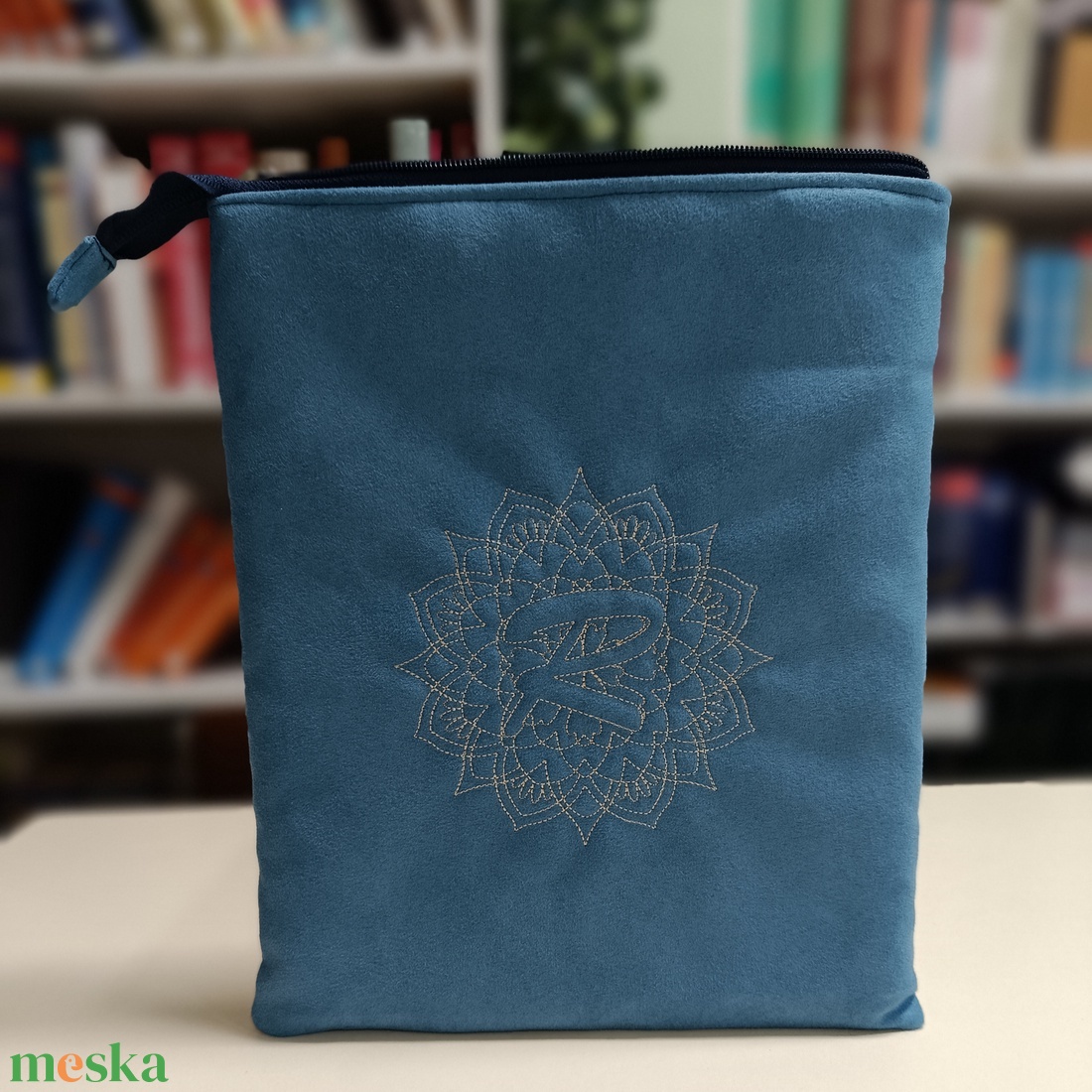 Hímzett monogrammos könyvtok/tablettok - könyv & zene - könyvtok - Meska.hu