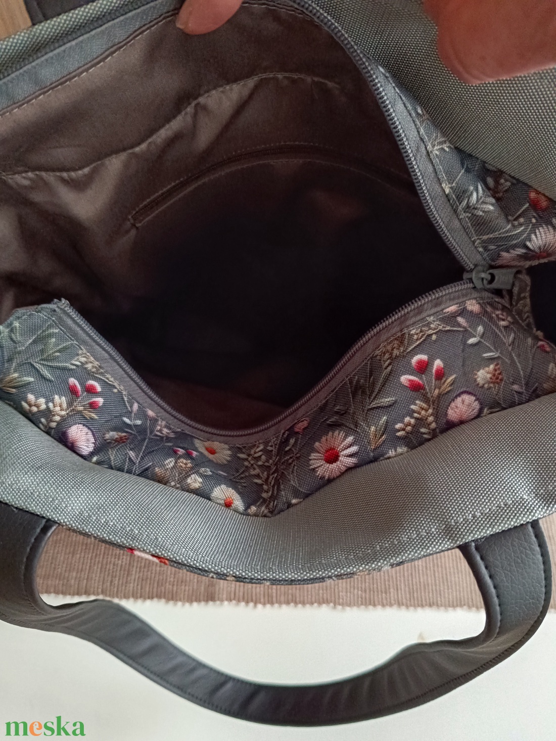 Szürke virágos válltáska  - táska & tok - kézitáska & válltáska - válltáska - Meska.hu