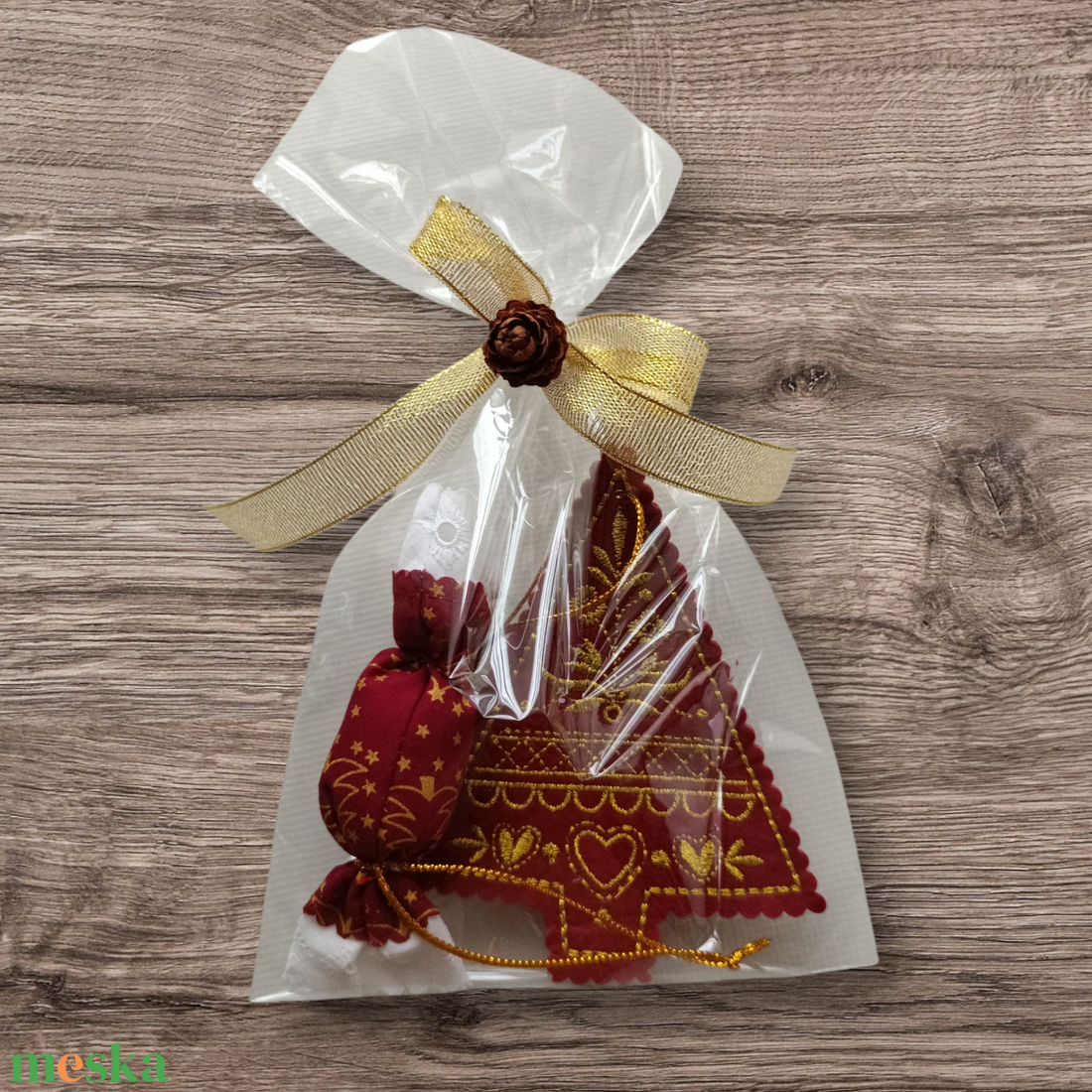 Átadásra kész hímzett karácsonyi ajándékcsomag  - karácsony - karácsonyi lakásdekoráció - karácsonyfadíszek - Meska.hu