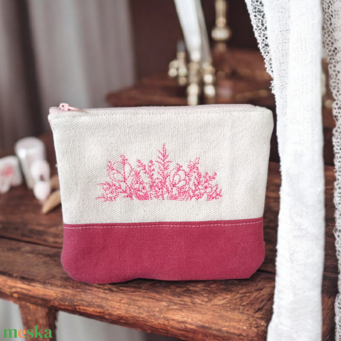Nosztalgikus hímzett neszeszer, cipzáras tok - táska & tok - neszesszer - Meska.hu