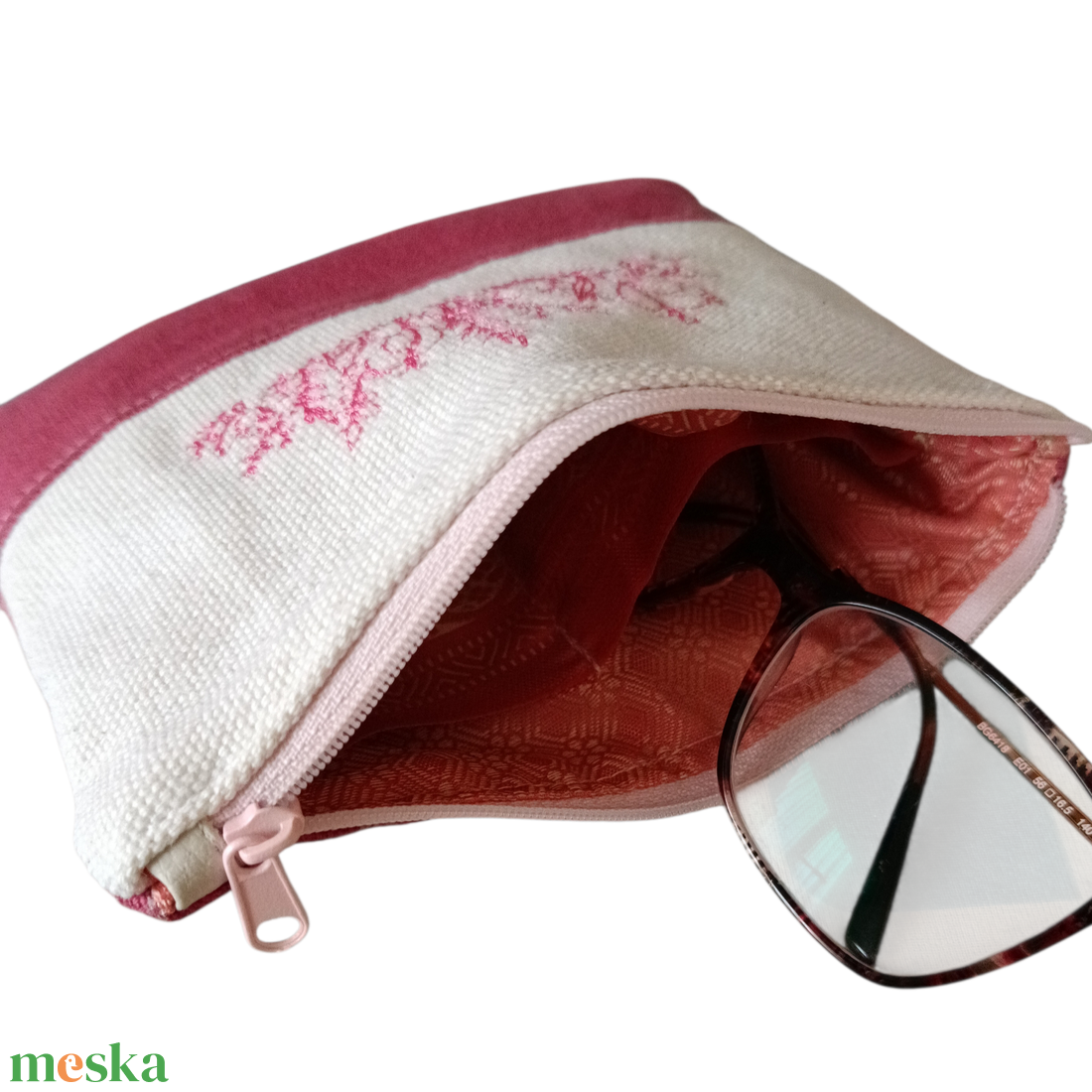 Nosztalgikus hímzett neszeszer, cipzáras tok - táska & tok - neszesszer - Meska.hu