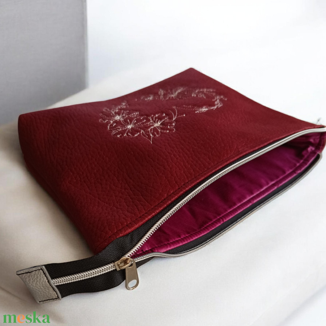 Szíves-virágos hímzett textilbőr neszeszer / cipzáras tok - táska & tok - neszesszer - Meska.hu