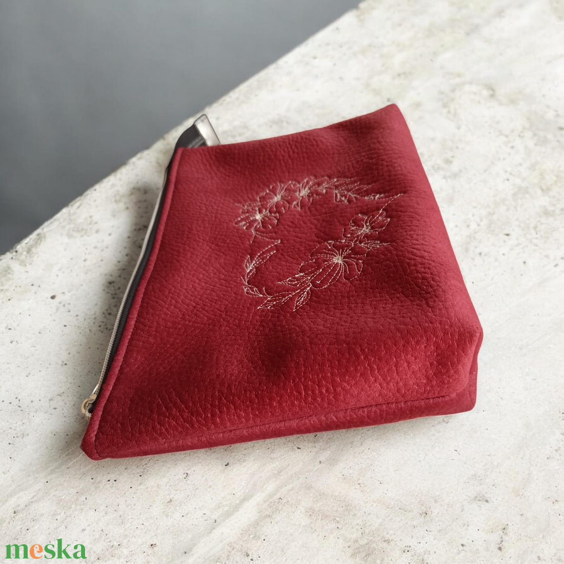 Szíves-virágos hímzett textilbőr neszeszer / cipzáras tok - táska & tok - neszesszer - Meska.hu