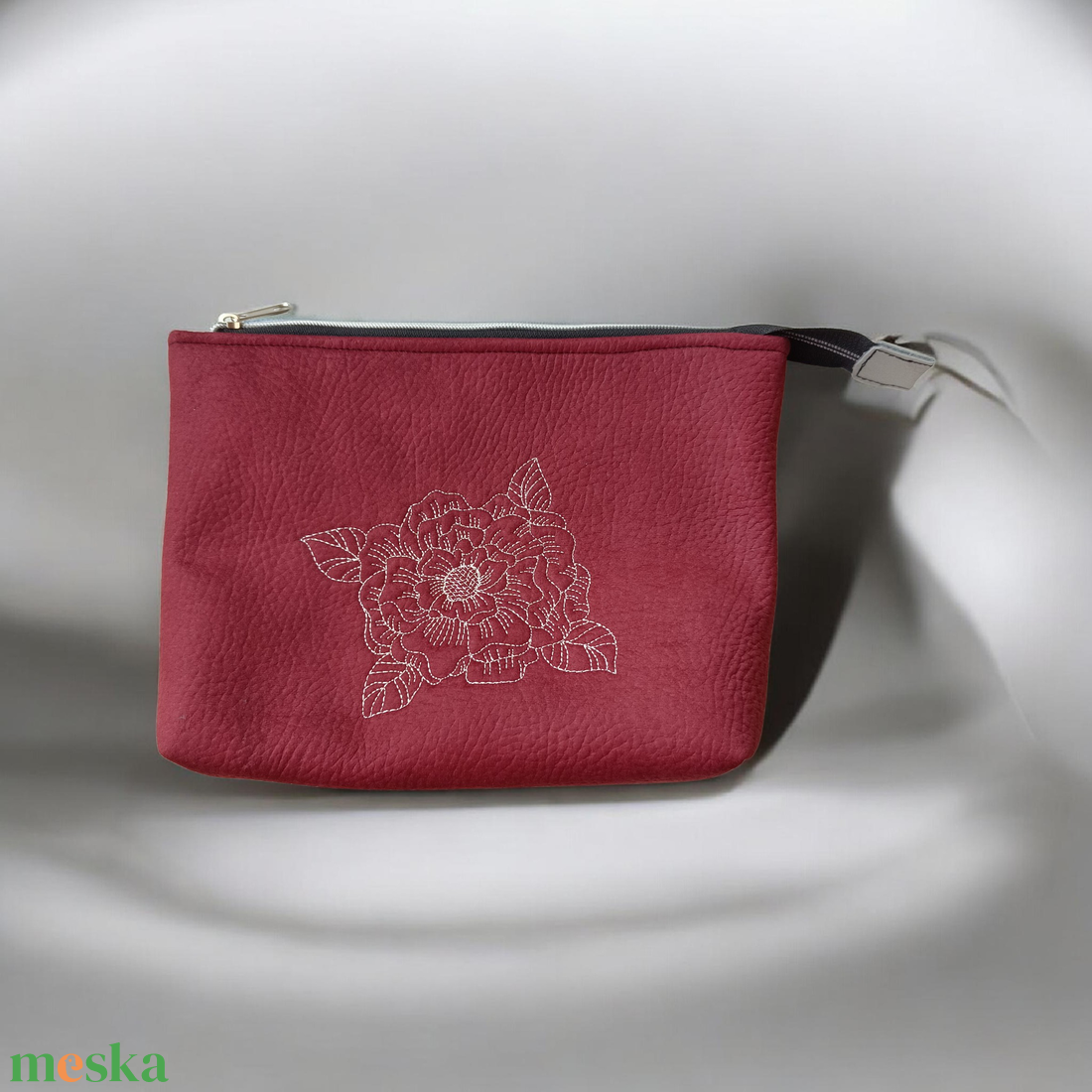 Rózsás hímzett textilbőr neszeszer / cipzáras tok - táska & tok - neszesszer - Meska.hu