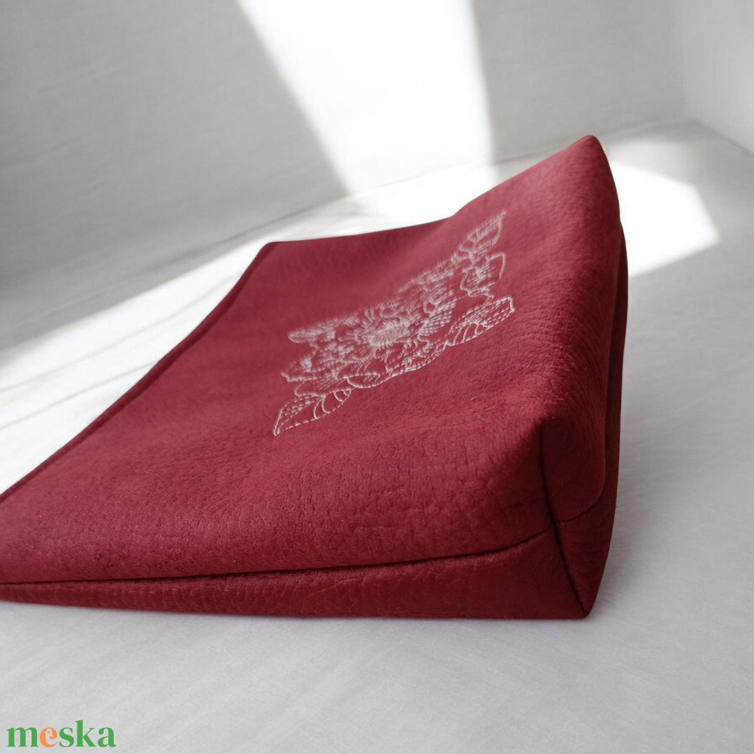 Rózsás hímzett textilbőr neszeszer / cipzáras tok - táska & tok - neszesszer - Meska.hu