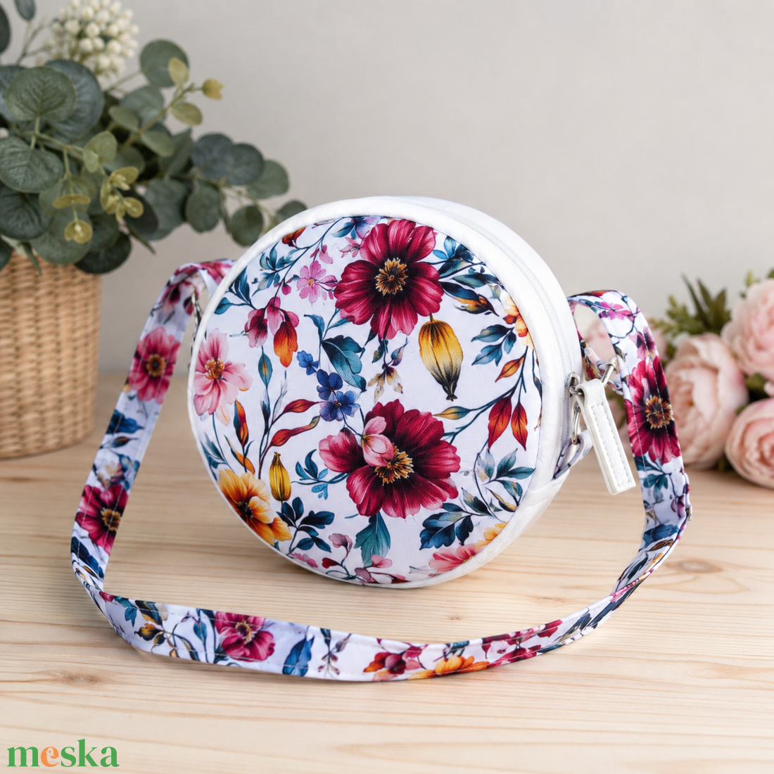 Virágos kör alakú váll és oldaltáska, crossbody - táska & tok - kézitáska & válltáska - vállon átvethető táska - Meska.hu