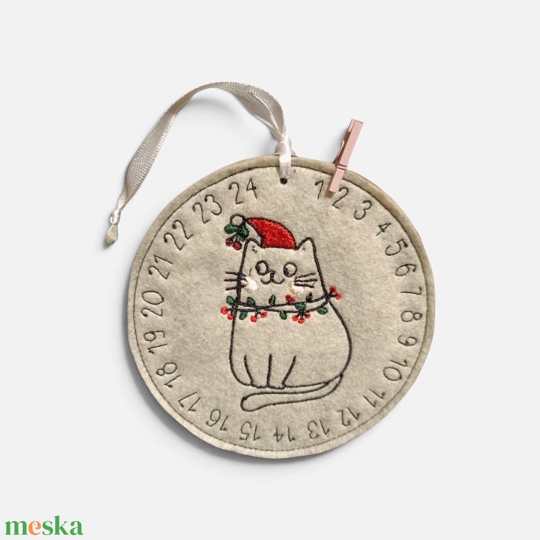 Mini cicás hímzett adventi naptár  - karácsony - karácsonyi lakásdekoráció - karácsonyi lakásdíszek - Meska.hu