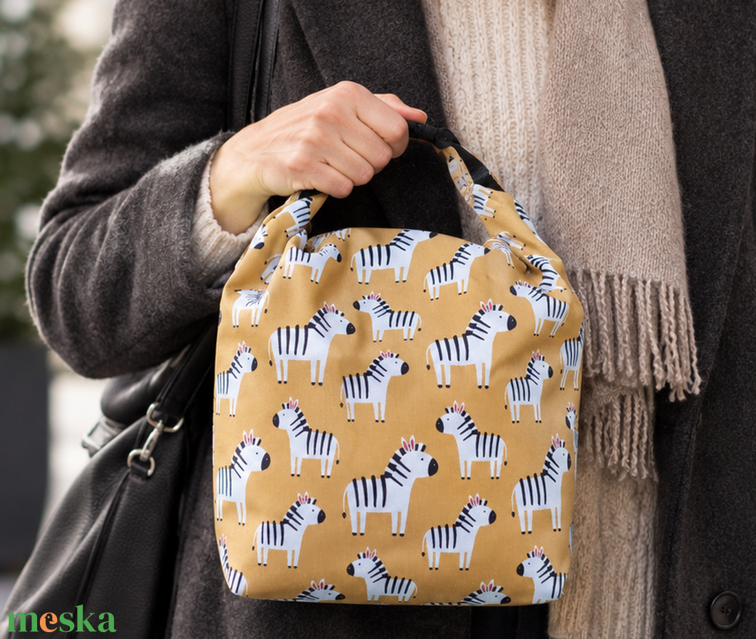 Nagyméretű uzsonnástáska, ebédes táska, rolltop lunchbag - táska & tok - uzsonna- & ebéd tartó - ebéd tasak, doboz - Meska.hu