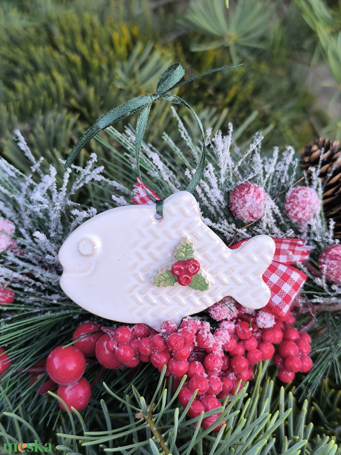 Kerámia karácsonyfadísz halacska - karácsony - karácsonyi lakásdekoráció - karácsonyfadíszek - Meska.hu