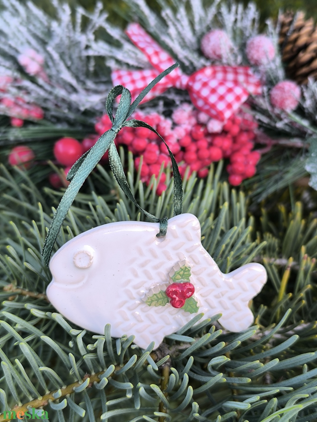 Kerámia karácsonyfadísz halacska - karácsony - karácsonyi lakásdekoráció - karácsonyfadíszek - Meska.hu