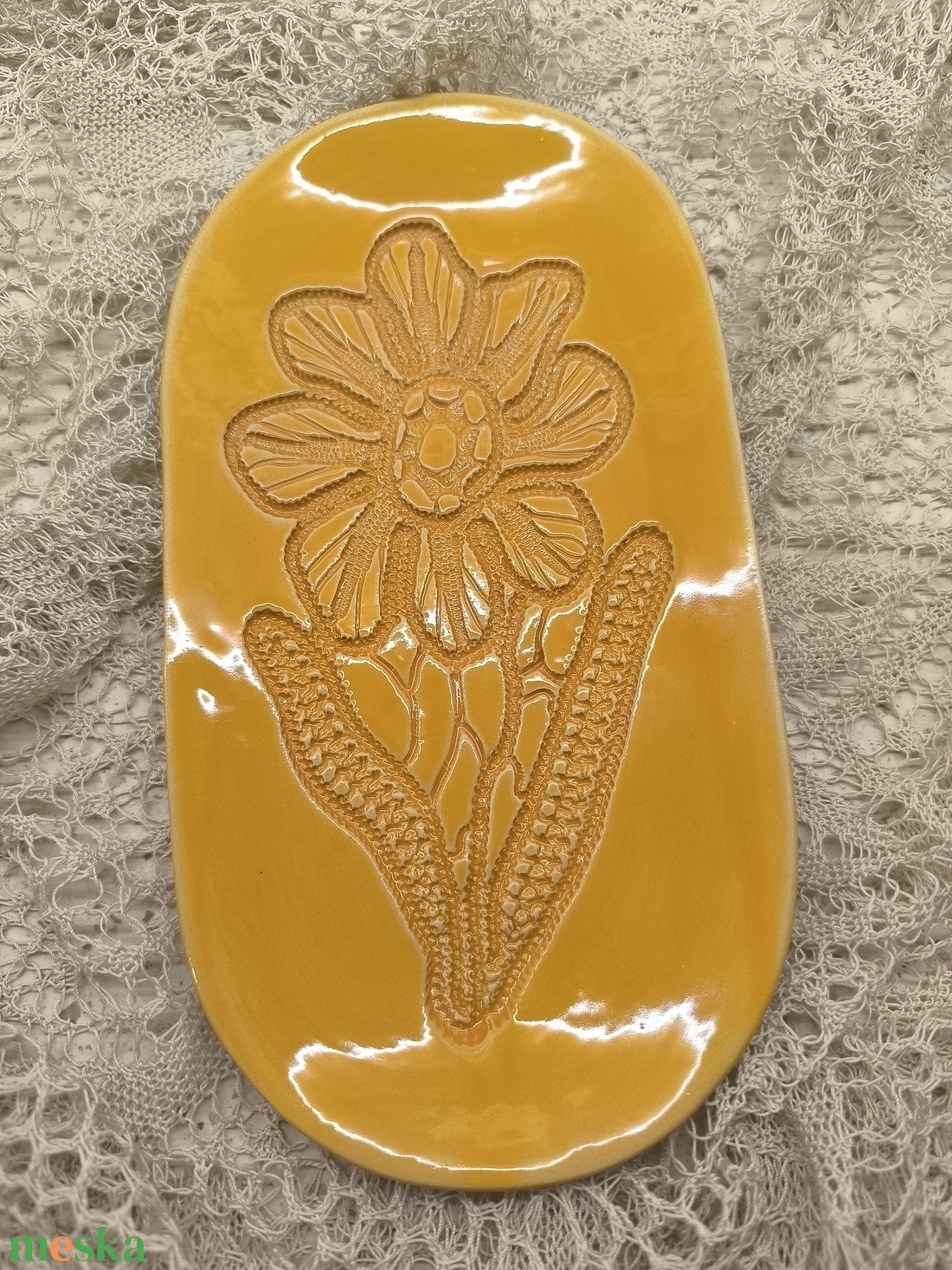 Ovális kínálótál csipke virágos - művészet - szobor - kerámia - Meska.hu