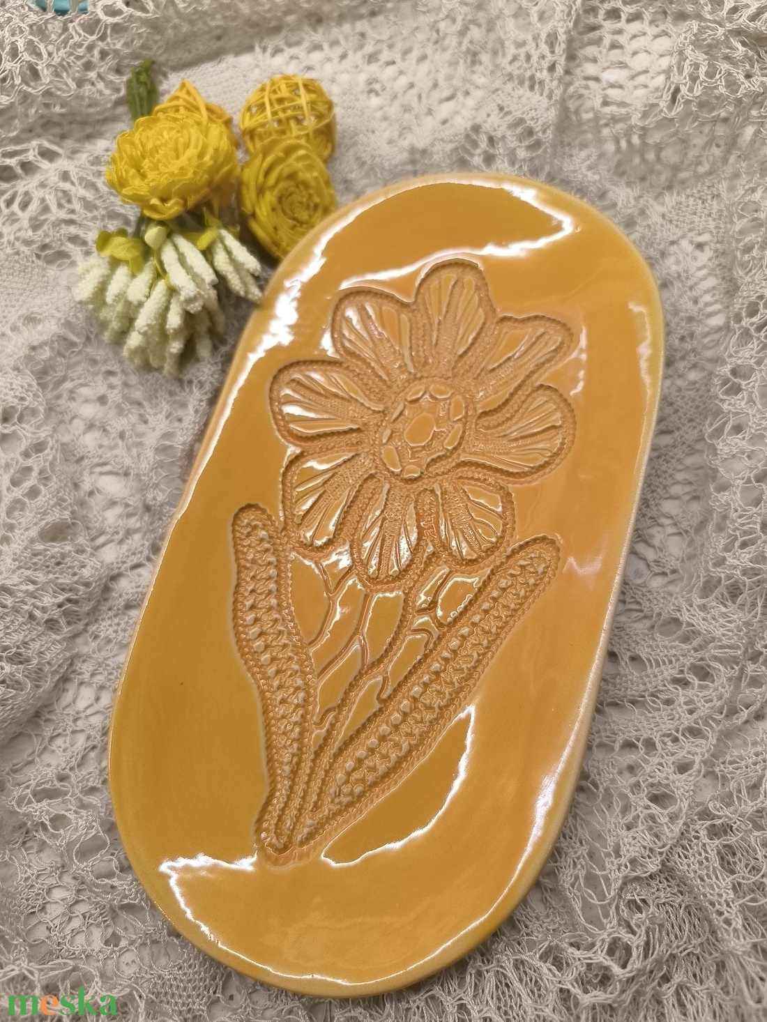 Ovális kínálótál csipke virágos - művészet - szobor - kerámia - Meska.hu