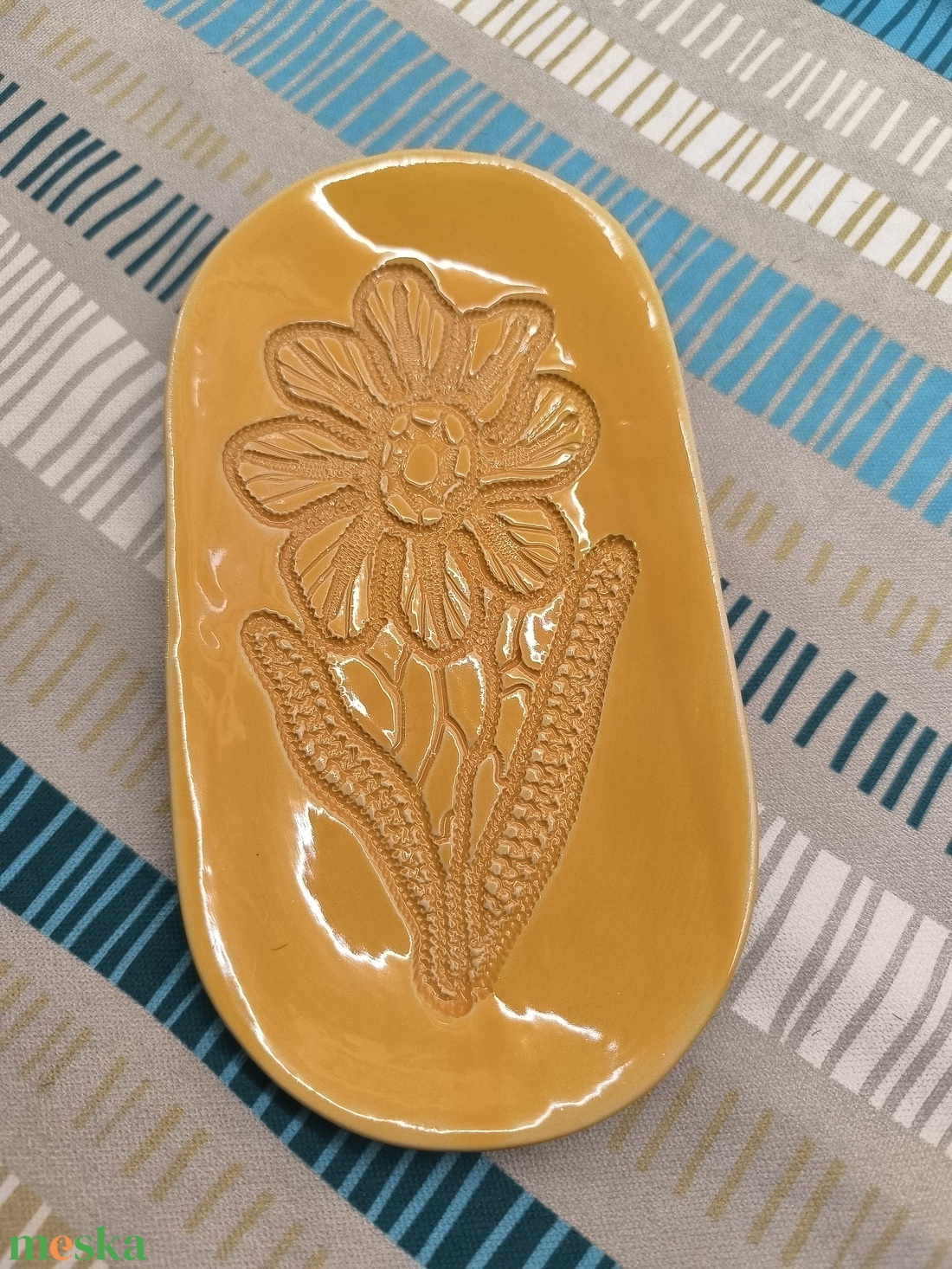 Ovális kínálótál csipke virágos - művészet - szobor - kerámia - Meska.hu