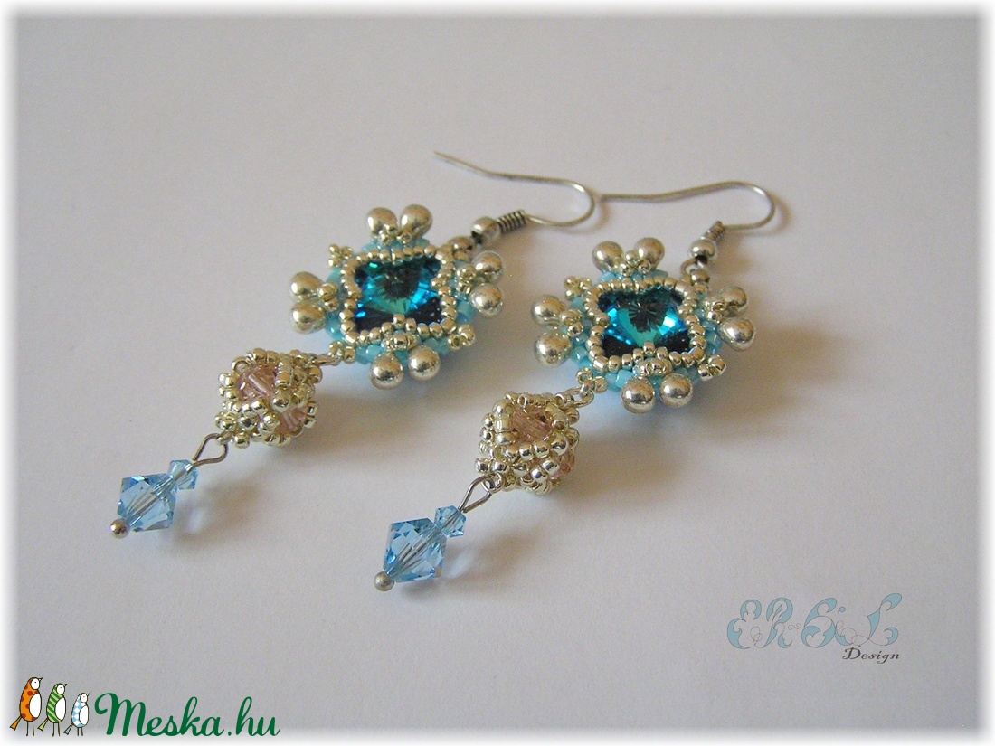 Krém - kék Swarovski fülbevaló - ékszer - fülbevaló - lógó fülbevaló - Meska.hu Krém - kék Swarovski fülbevaló - ékszer - fülbevaló - lógó fülbevaló - Meska.hu