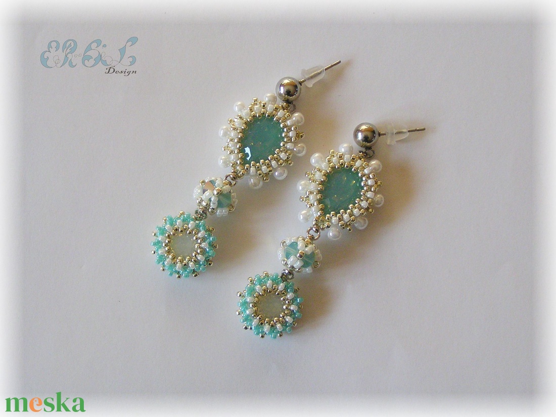 Zöld - fehér fűzött Swarovski fülbevaló - ékszer - fülbevaló - lógó fülbevaló - Meska.hu Zöld - fehér fűzött Swarovski fülbevaló - ékszer - fülbevaló - lógó fülbevaló - Meska.hu