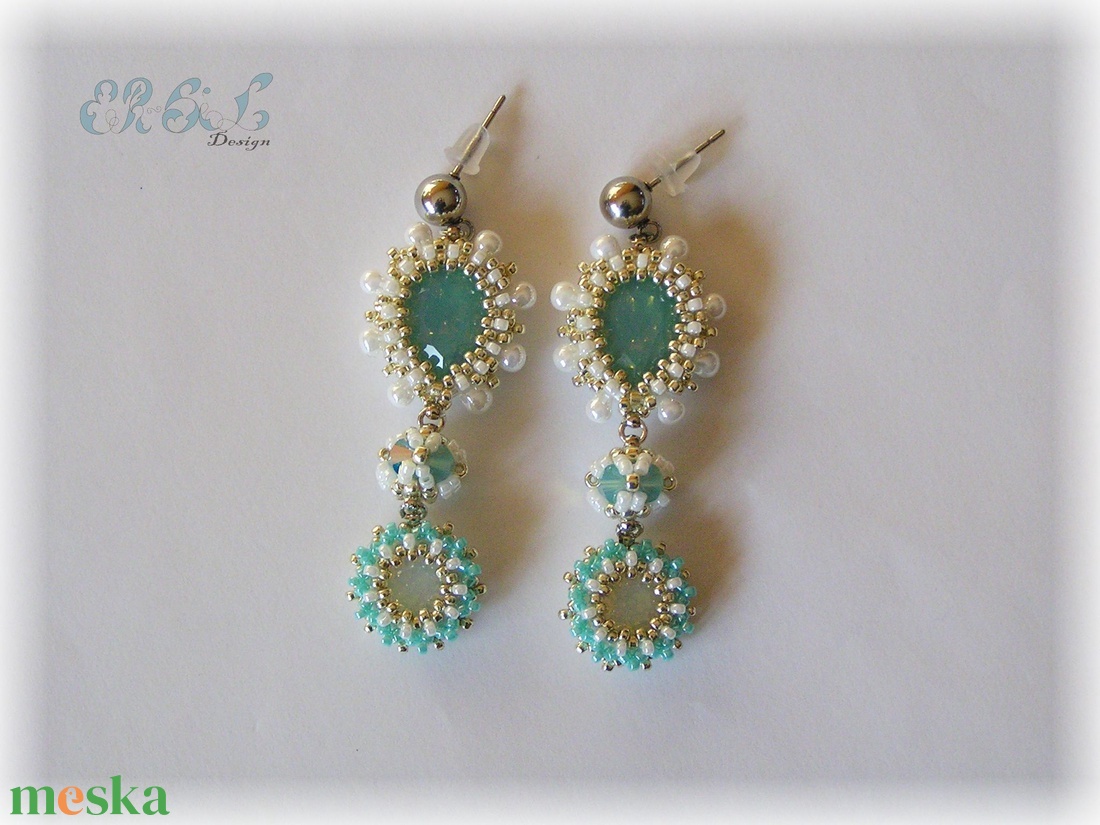 Zöld - fehér fűzött Swarovski fülbevaló - ékszer - fülbevaló - lógó fülbevaló - Meska.hu Zöld - fehér fűzött Swarovski fülbevaló - ékszer - fülbevaló - lógó fülbevaló - Meska.hu