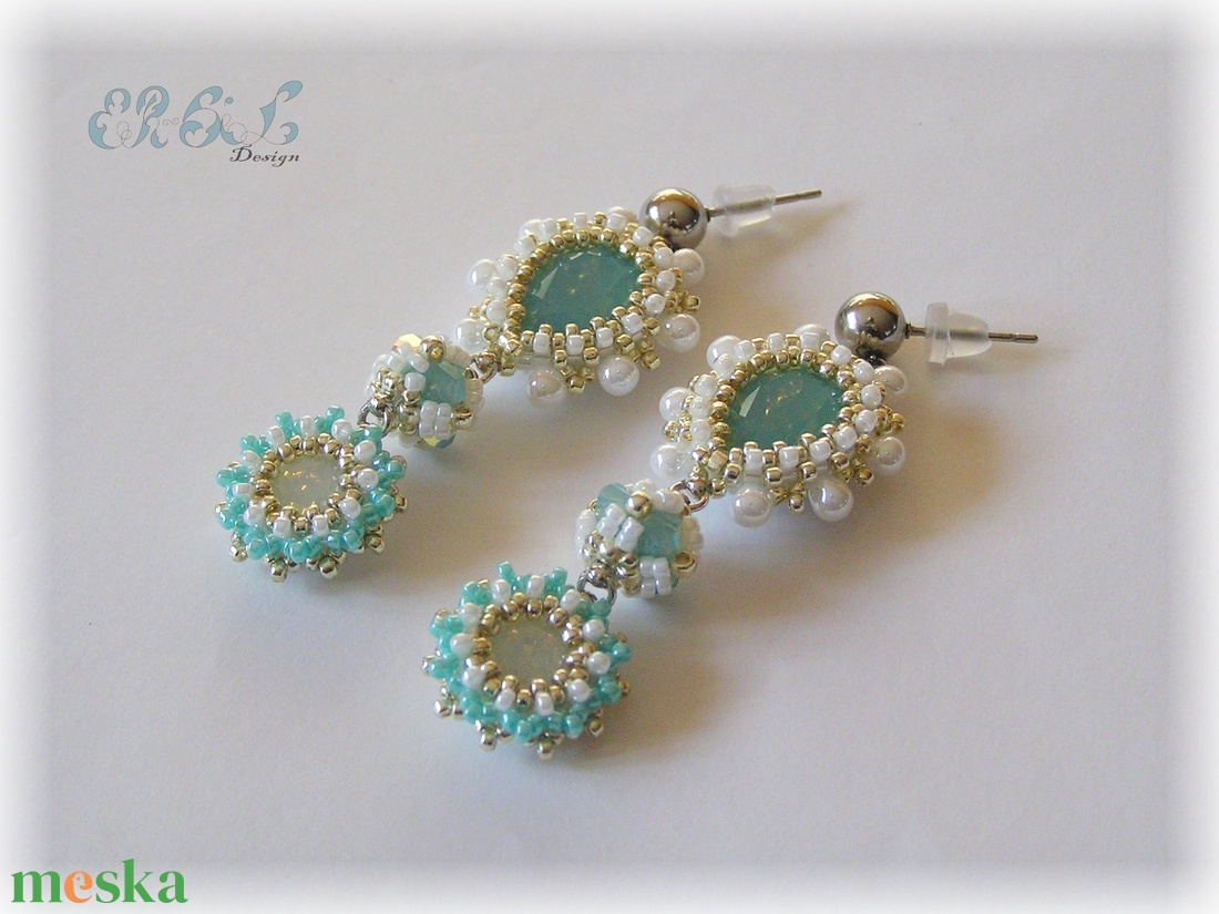 Zöld - fehér fűzött Swarovski fülbevaló - ékszer - fülbevaló - lógó fülbevaló - Meska.hu Zöld - fehér fűzött Swarovski fülbevaló - ékszer - fülbevaló - lógó fülbevaló - Meska.hu