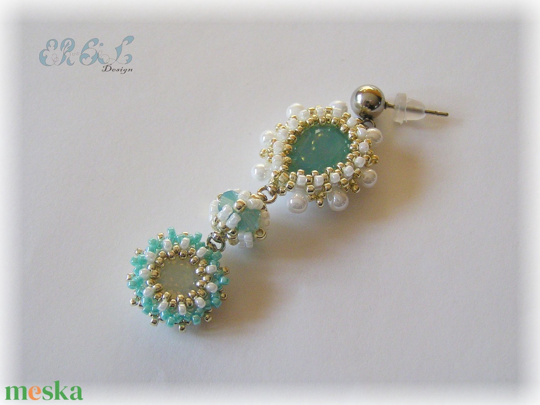 Zöld - fehér fűzött Swarovski fülbevaló - ékszer - fülbevaló - lógó fülbevaló - Meska.hu Zöld - fehér fűzött Swarovski fülbevaló - ékszer - fülbevaló - lógó fülbevaló - Meska.hu