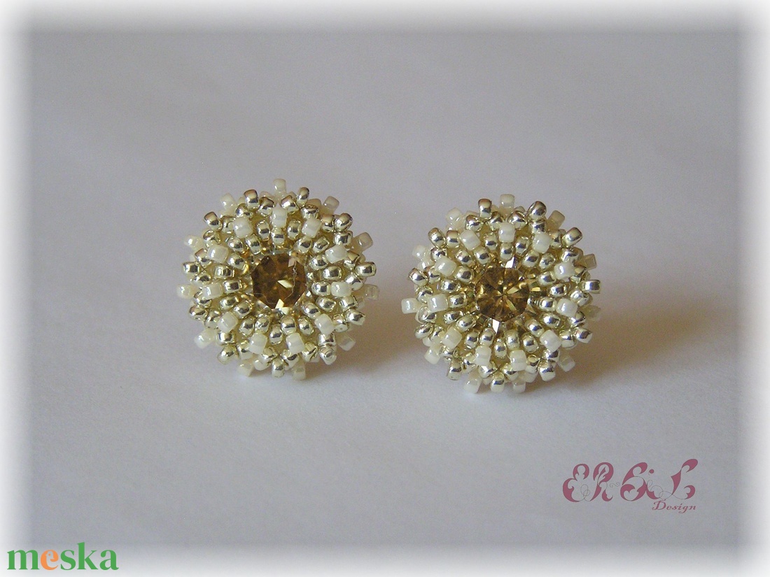 Bézs-ezüst bedugós Swarovski fülbevaló - ékszer - fülbevaló - pötty fülbevaló - Meska.hu Bézs-ezüst bedugós Swarovski fülbevaló - ékszer - fülbevaló - pötty fülbevaló - Meska.hu