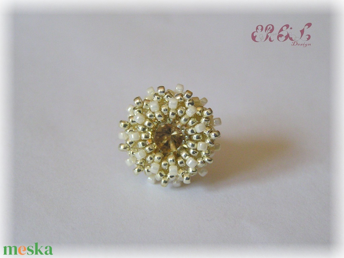 Bézs-ezüst bedugós Swarovski fülbevaló - ékszer - fülbevaló - pötty fülbevaló - Meska.hu Bézs-ezüst bedugós Swarovski fülbevaló - ékszer - fülbevaló - pötty fülbevaló - Meska.hu