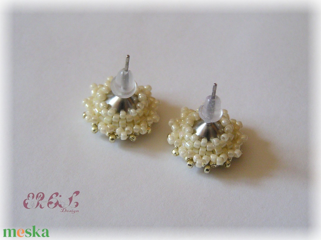 Bézs-ezüst bedugós Swarovski fülbevaló - ékszer - fülbevaló - pötty fülbevaló - Meska.hu Bézs-ezüst bedugós Swarovski fülbevaló - ékszer - fülbevaló - pötty fülbevaló - Meska.hu