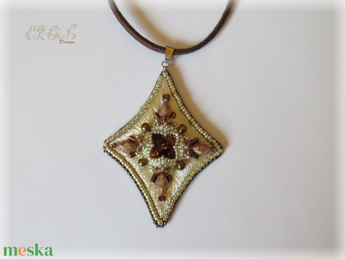 Barna - krém - ezüst hímzett medál Swarovski kristályokkal - ékszer - nyaklánc - medálos nyaklánc - Meska.hu Barna - krém - ezüst hímzett medál Swarovski kristályokkal - ékszer - nyaklánc - medálos nyaklánc - Meska.hu
