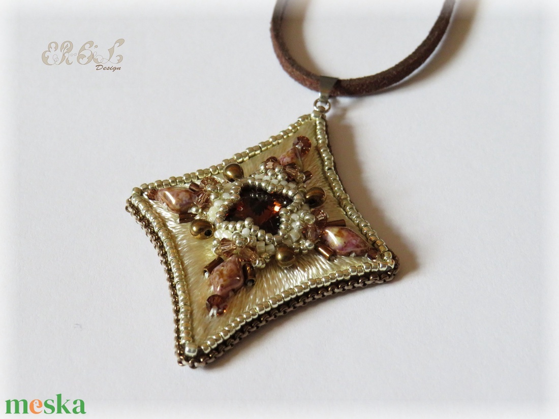 Barna - krém - ezüst hímzett medál Swarovski kristályokkal - ékszer - nyaklánc - medálos nyaklánc - Meska.hu Barna - krém - ezüst hímzett medál Swarovski kristályokkal - ékszer - nyaklánc - medálos nyaklánc - Meska.hu
