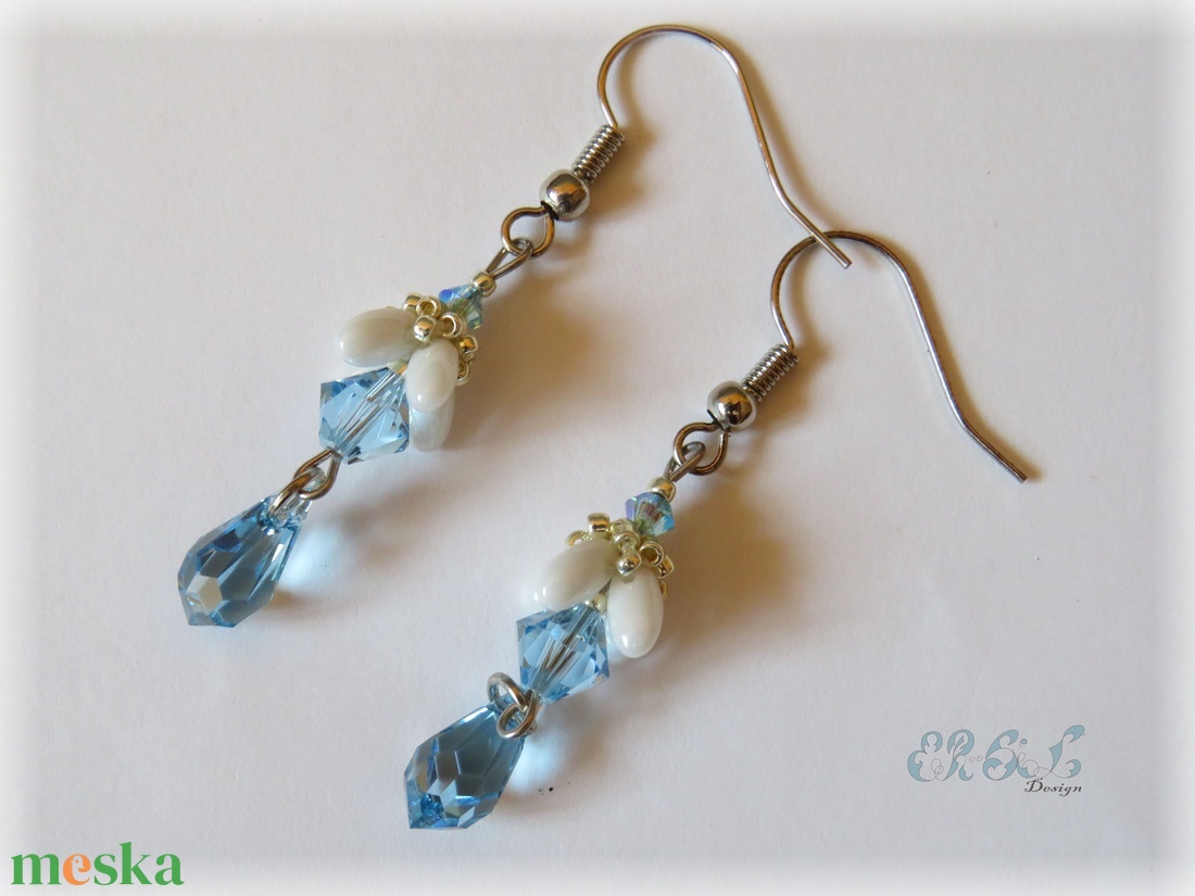 Fehér - kék - ezüst Swarovski fülbevaló - ékszer - fülbevaló - lógó fülbevaló - Meska.hu Fehér - kék - ezüst Swarovski fülbevaló - ékszer - fülbevaló - lógó fülbevaló - Meska.hu