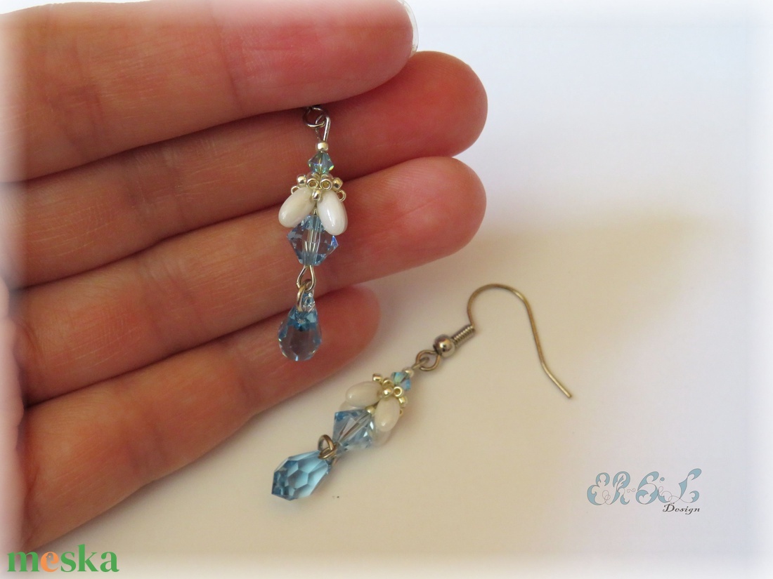 Fehér - kék - ezüst Swarovski fülbevaló - ékszer - fülbevaló - lógó fülbevaló - Meska.hu Fehér - kék - ezüst Swarovski fülbevaló - ékszer - fülbevaló - lógó fülbevaló - Meska.hu