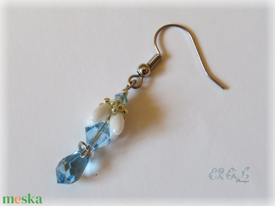 Fehér - kék - ezüst Swarovski fülbevaló - ékszer - fülbevaló - lógó fülbevaló - Meska.hu Fehér - kék - ezüst Swarovski fülbevaló - ékszer - fülbevaló - lógó fülbevaló - Meska.hu