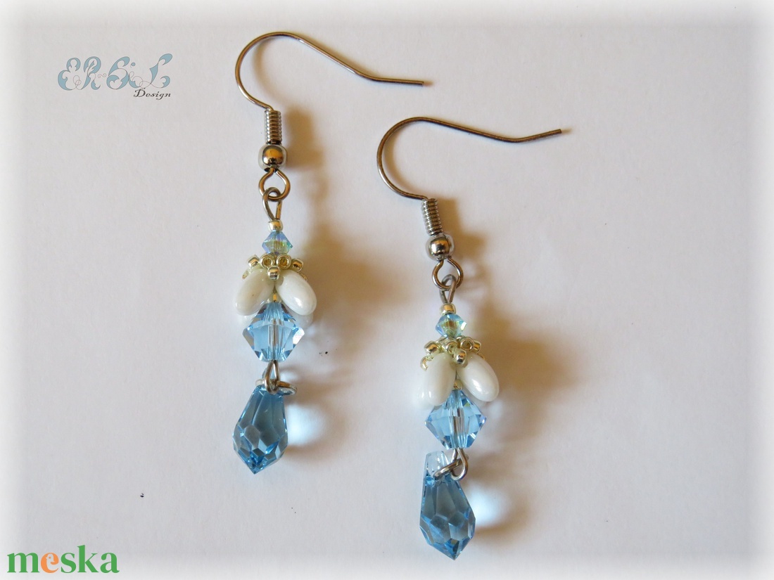 Fehér - kék - ezüst Swarovski fülbevaló - ékszer - fülbevaló - lógó fülbevaló - Meska.hu Fehér - kék - ezüst Swarovski fülbevaló - ékszer - fülbevaló - lógó fülbevaló - Meska.hu
